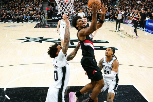 开拓者 106-103 险胜马刺 文班亚马伤退 14 分大逆转扳平系列赛