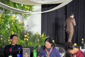 还挺逗格里芬搞笑模仿伦纳德笑声名场面